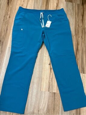 Figs Women’s Pacific Blue Kade Cargo Scrub Pants